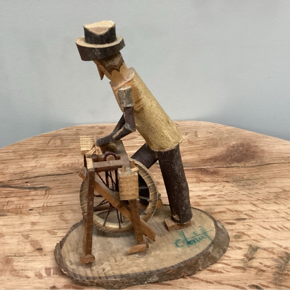 Vintage - Wood Carving signed by Otoniel - Est. @ 40 to 50 years old - Rare - Picture 2 of 12